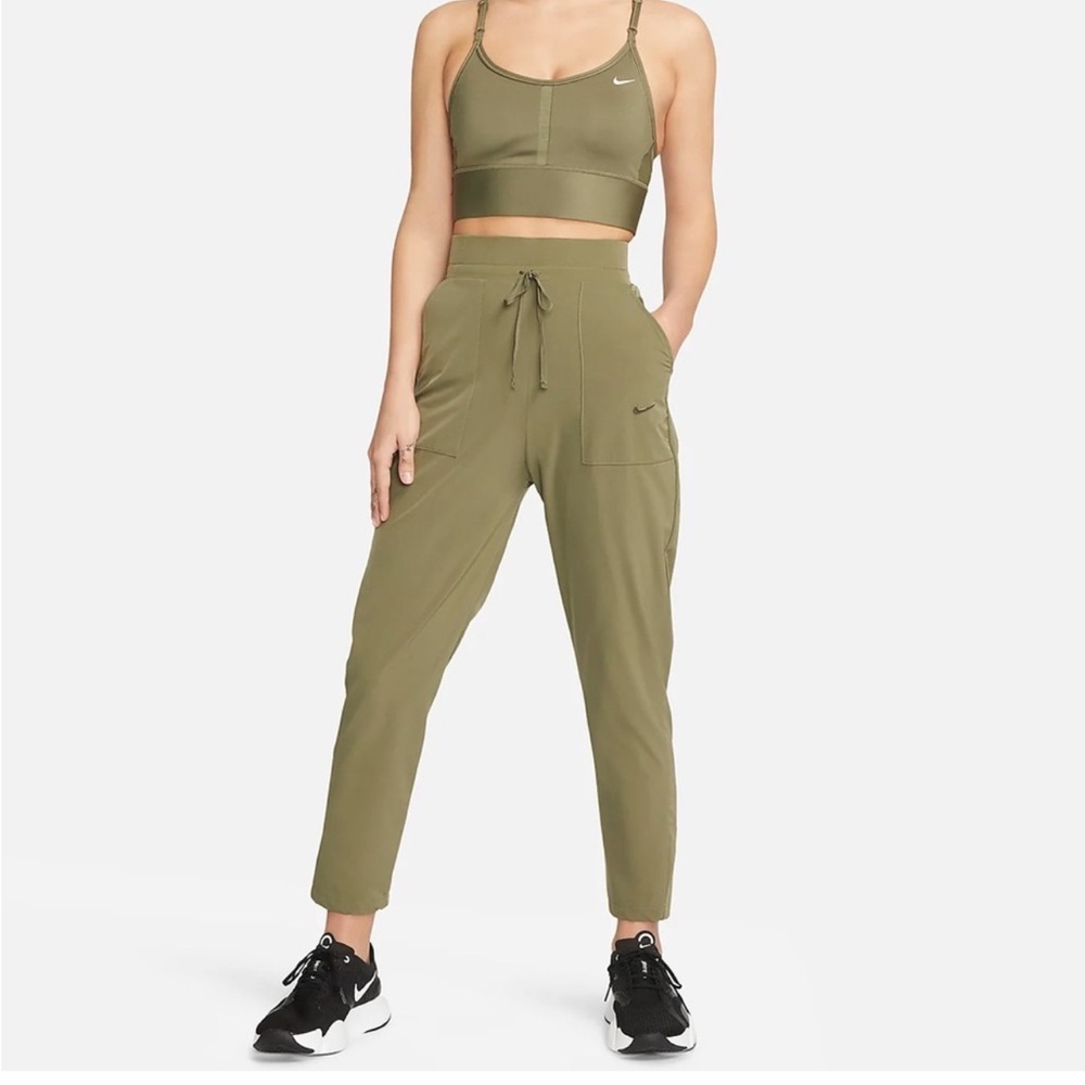 Nike XL women’s Army green bliss luxe 7/8 pant